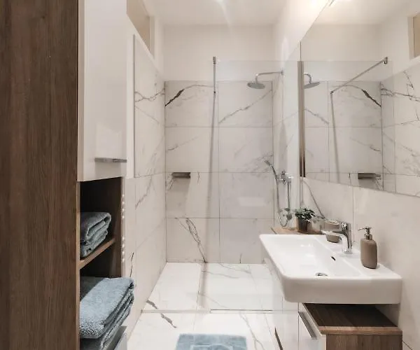 Cozy Apartment, 2 Private Terraces, 8 Min To Center Apartmán *