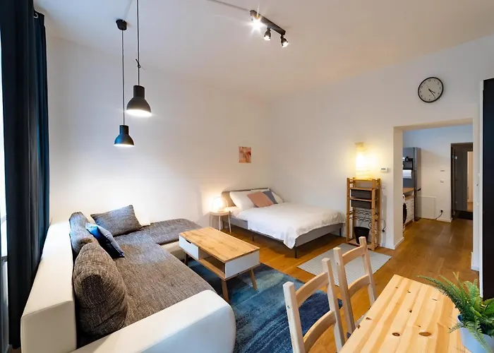 Apartmán Cozy Apartment, 2 Private Terraces, 8 Min To Center