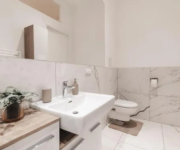 Cozy Apartment, 2 Private Terraces, 8 Min To Center *