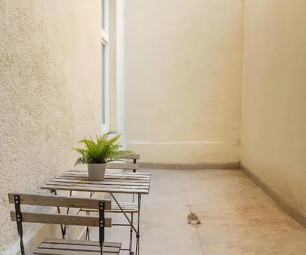 Cozy Apartment, 2 Private Terraces, 8 Min To Center Apartmán *